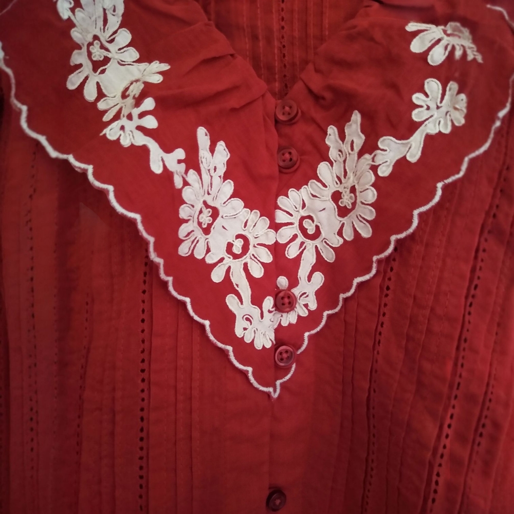 The GREAT Embroidered Floral Top - Picture 4 of 7
